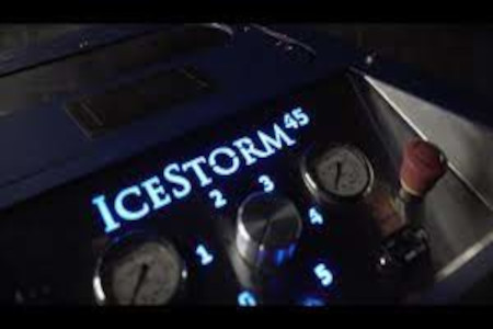 Kuka y Coulson Ice Blast desarrollan un brazo robótico que limpia con un chorro de hielo